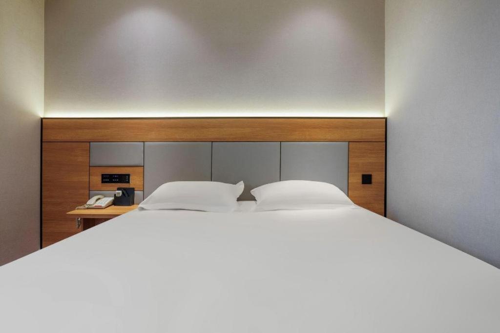 Hotel Greentree Hongqiao Hub Convention Center Jinghua Road Shell