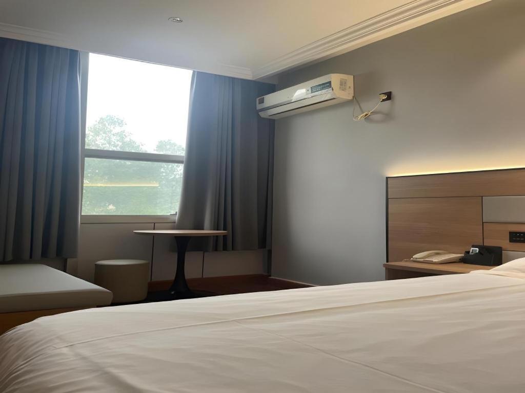 Hotel Greentree Hongqiao Hub Convention Center Jinghua Road Shell 3*
