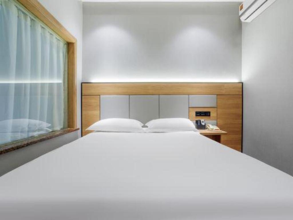 Hotel Greentree Hongqiao Hub Convention Center Jinghua Road Shell