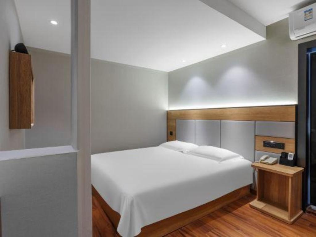 Hotel Greentree Hongqiao Hub Convention Center Jinghua Road Shell 3*