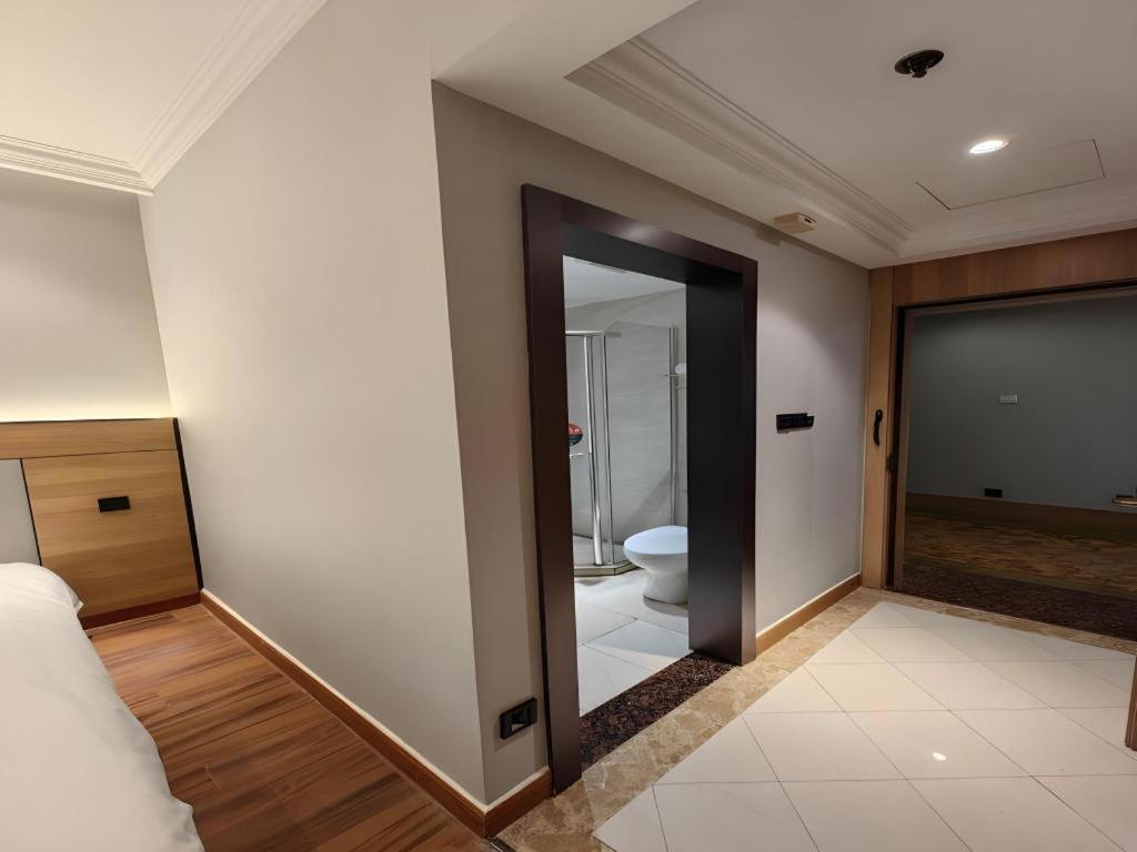Greentree Hongqiao Hub Convention Center Jinghua Road Shell Hotel