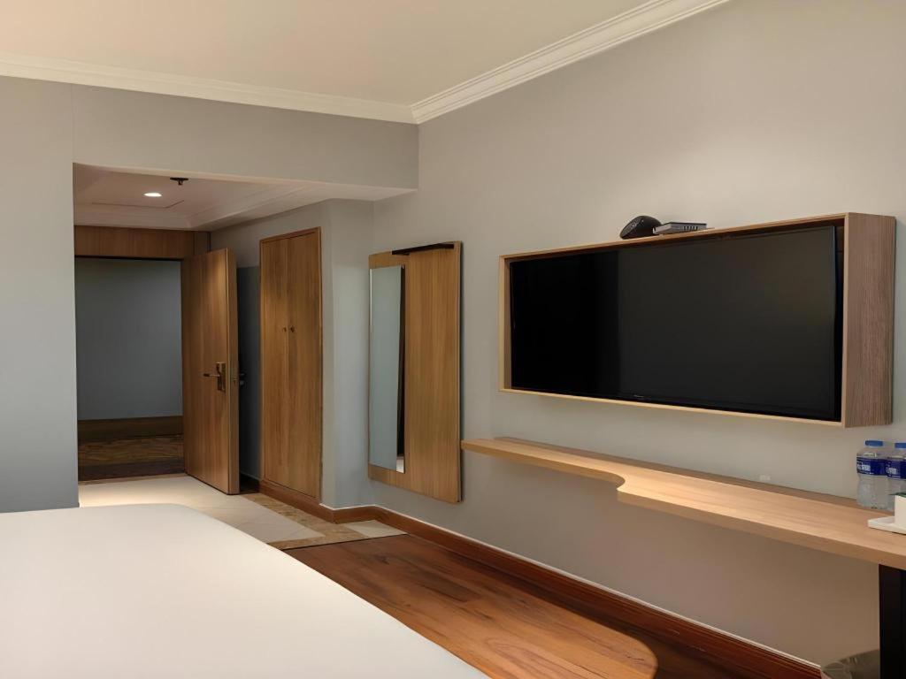 Greentree Hongqiao Hub Convention Center Jinghua Road Shell 3*