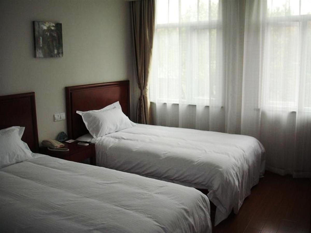 Greentree Hongqiao Hub Convention Center Jinghua Road Shell